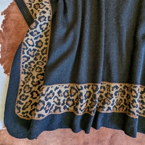 Envision Studio Black W Leopard Print Cardigan Shawl - Picture 12 of 15